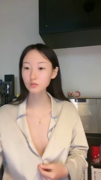 🤓妹妹的名字：小卡  160/44/C/25y
