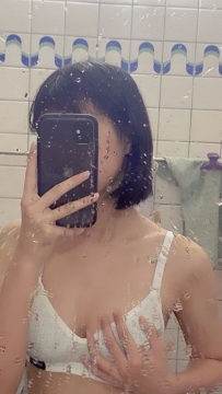 短髮學生妹