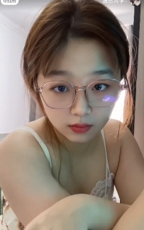🤓妹妹的名字：珊三 162/45/C/24歲