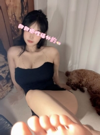 妹妹介紹： 果兒  162  26歲  E  48kg